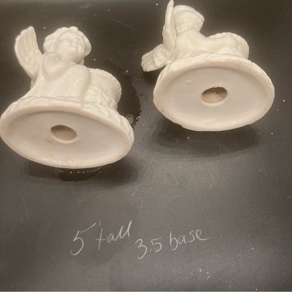 Vntg 5’ porcelain cherub angel figurine candlestick holder set 3.5’ round base - Picture 5 of 11
